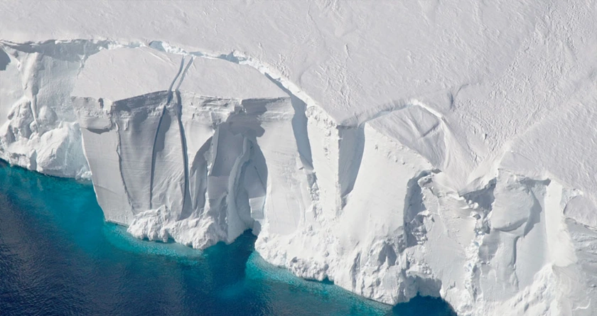 Collapsing ice cliffs